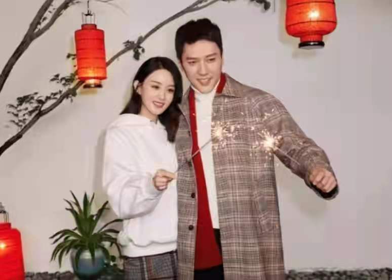 赵丽颖|赵丽颖离婚后首次直播！被指两颊凹陷双目无神，精致妆容难掩疲惫