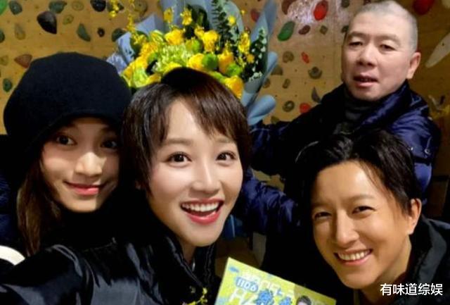 冯小刚|冯小刚病情恶化？身价过亿却为何放弃治疗？妻子徐帆说出真实原因