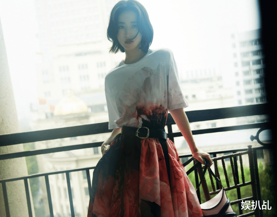 周雨彤|“捧不红”大军又添一员，霸屏2021年的雨彤为什么还不红？