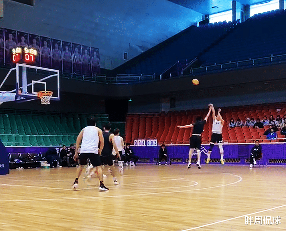 丁彦雨航|丁彦雨航王者归来!后撤步三分+腾空1米封盖,打破CBA争冠格局