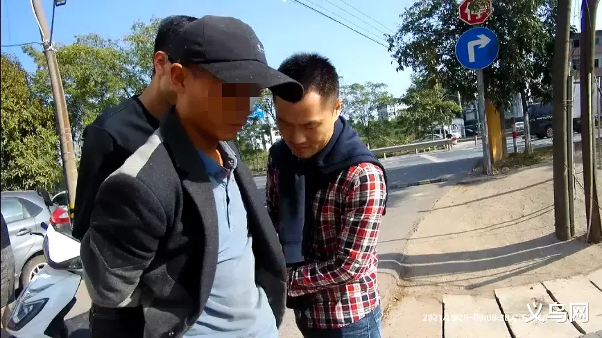 义乌一男子因为26只鸡被抓