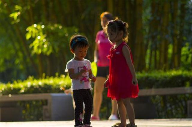 你像意外|宝妈一管教孩子，爷爷奶奶就跳出来护孙子，这是不惯坏不罢休吗