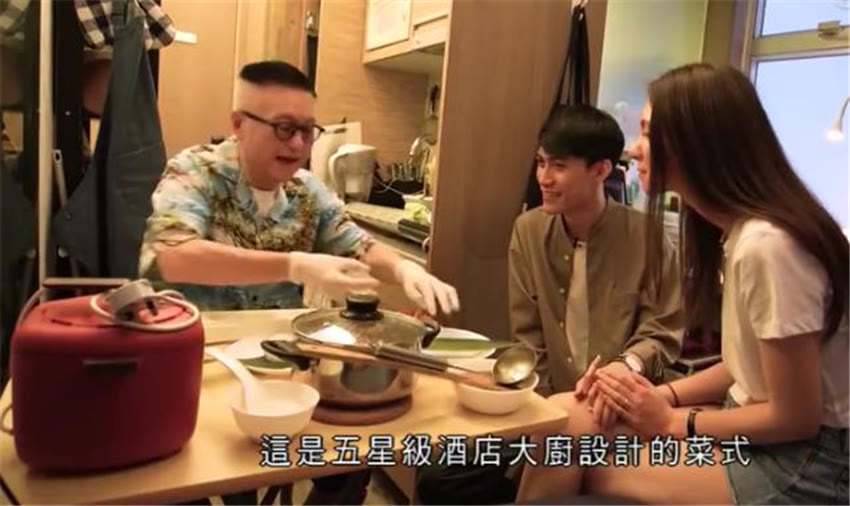 宋仲基|香港小夫妻蜗居9㎡劏房，床上晾衣服柜子后是卫生间，太难了