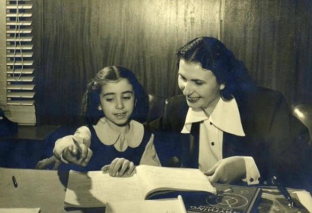 奶球妈咪聊|81岁的佩洛西：从带着5个孩子的家庭主妇到美国一姐，打破天花板