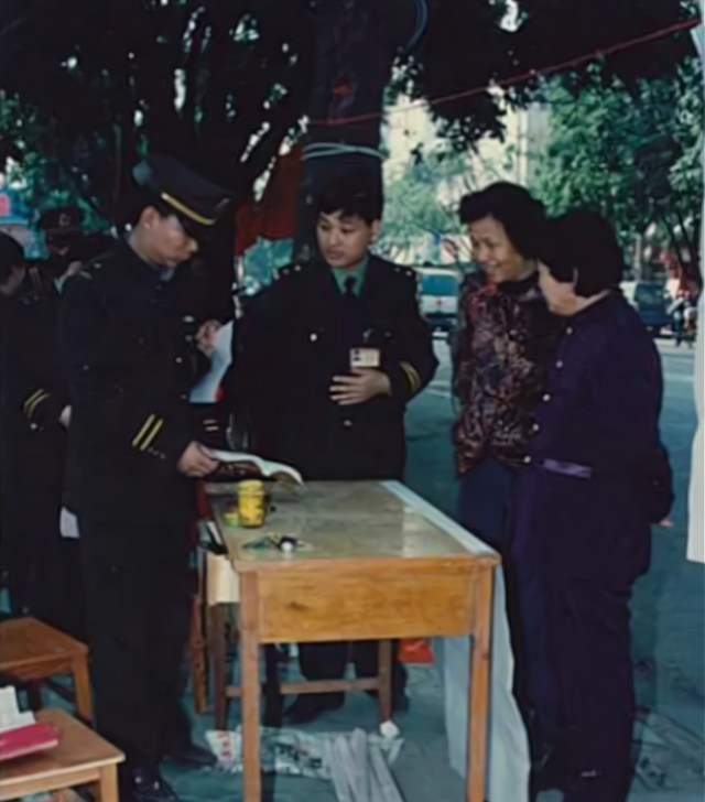92年水利部宿舍区发现被肢解的女尸,警方凭现场的包尸布锁定凶手