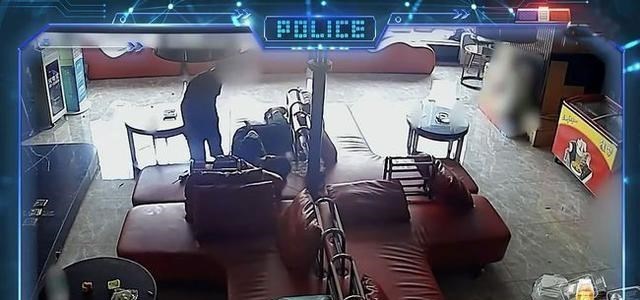 实在接受不了,男子醉倒被劫财劫色,民警看监控直接破防
