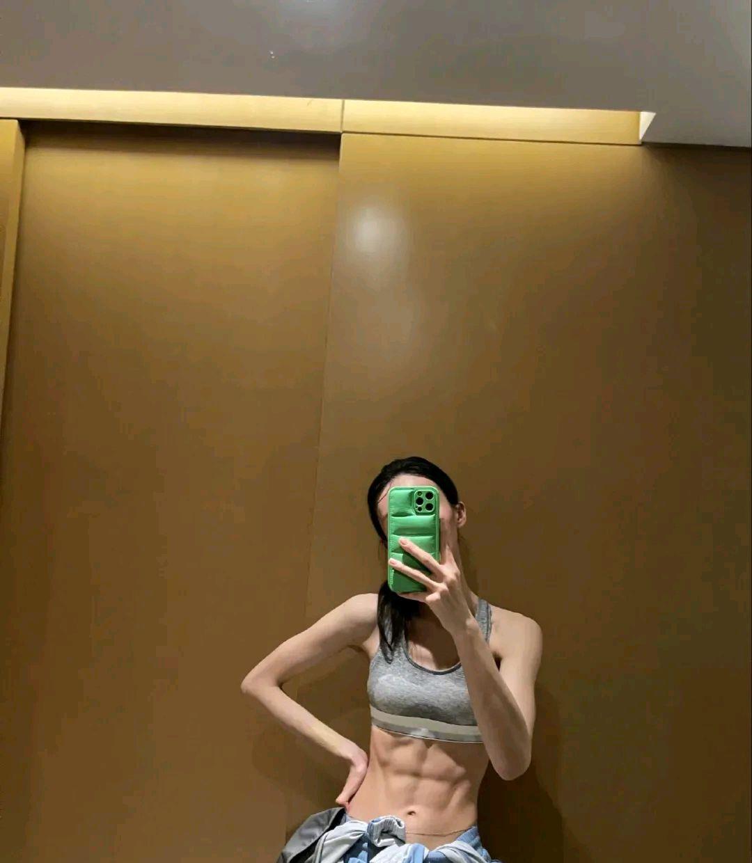 黄晓明|金晨太让人意外了？陈晓发文引网友不满？黄晓明特地为司机庆生？