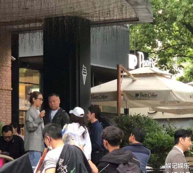 冯绍峰|曝冯绍峰离婚后，开心办恢复单身派对，前女友到场被猜是林允