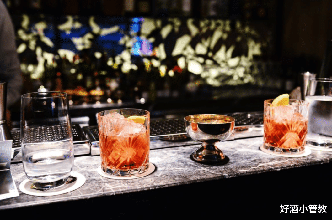 肠胃|喝酒时，“混酒”看似很酷，但危害很大，酒该怎么喝呢？