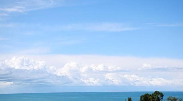 青海湖 中国一内陆湖，被评为“中国最美地方”，一生至少要来一次