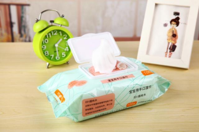 拜托了爸妈|用湿纸巾给宝宝擦屁股,妈妈是省事了,却害了宝宝