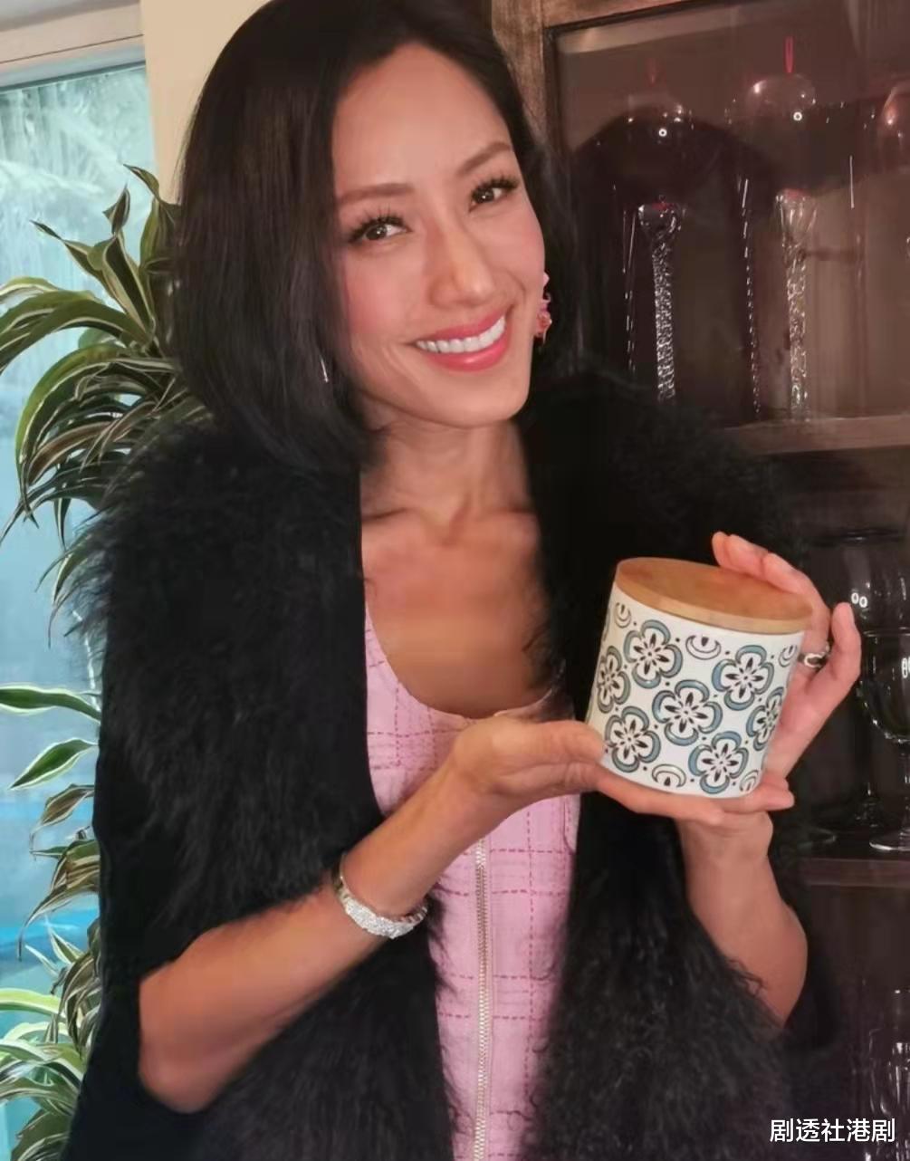 王一博|时隔十年再拍港剧！44岁名模样貌身材不变，曾与吴彦祖是荧屏情侣