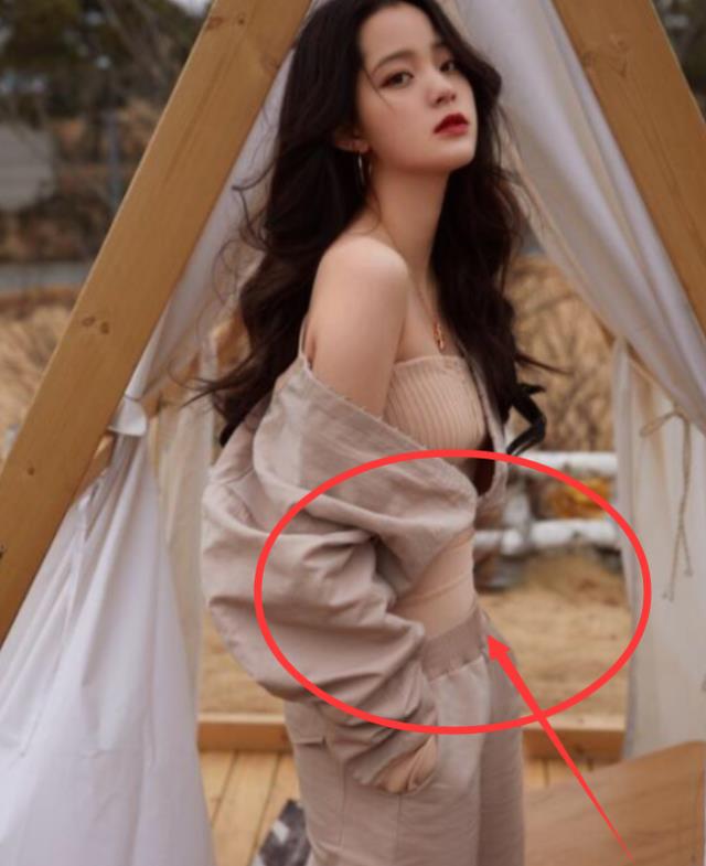 欧阳娜娜|欧阳娜娜为遮肚子把秋裤提到肚脐，她弯腰的画面，看得我当场自闭