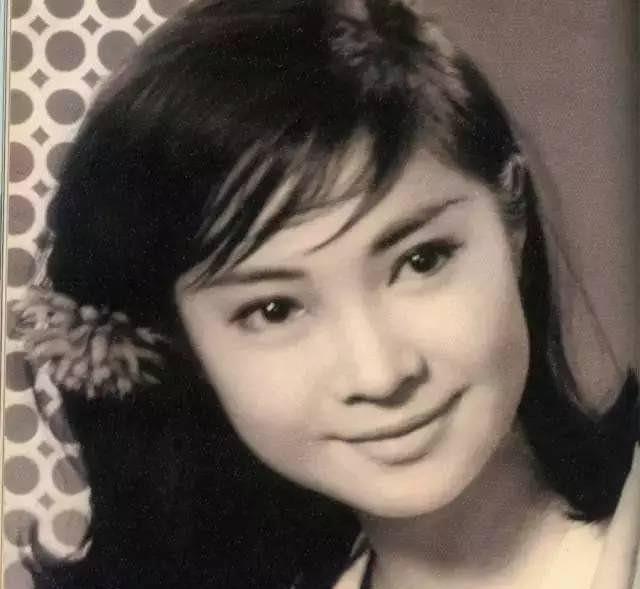 萧芳芳|萧芳芳：谢贤的挚爱，却被秦祥林抛弃，如今74岁活成传奇