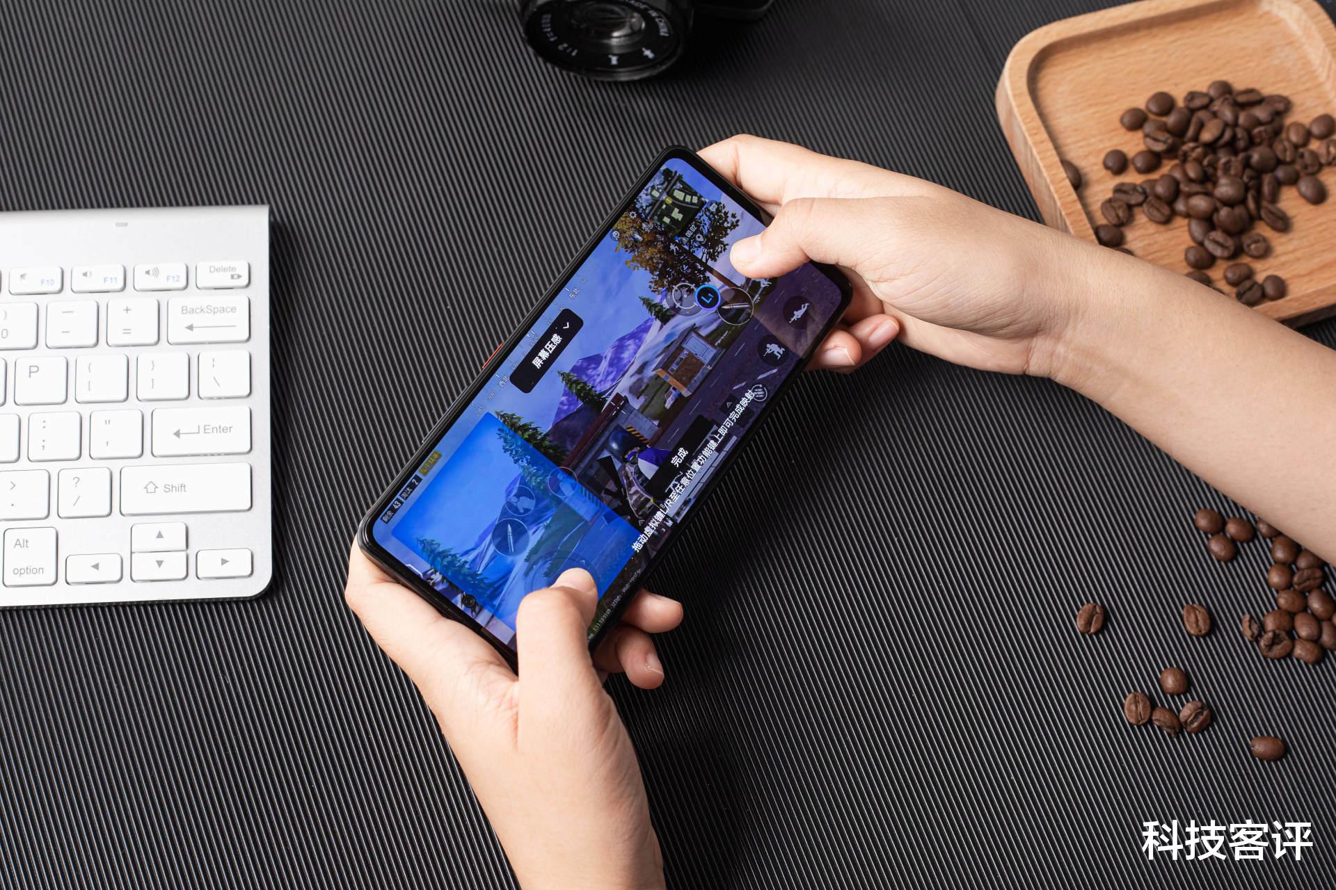 iqoo7|暑假开黑用啥手机？双控压感的iQOO 7更专业