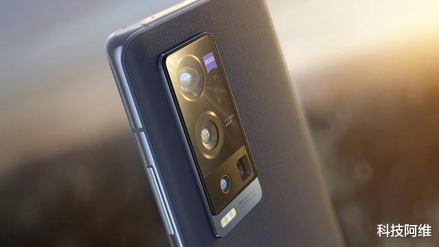 卡尔蔡司镜头|发布三个月下跌800元,128GB+微云台防抖,蔡司镜头旗舰加速退场