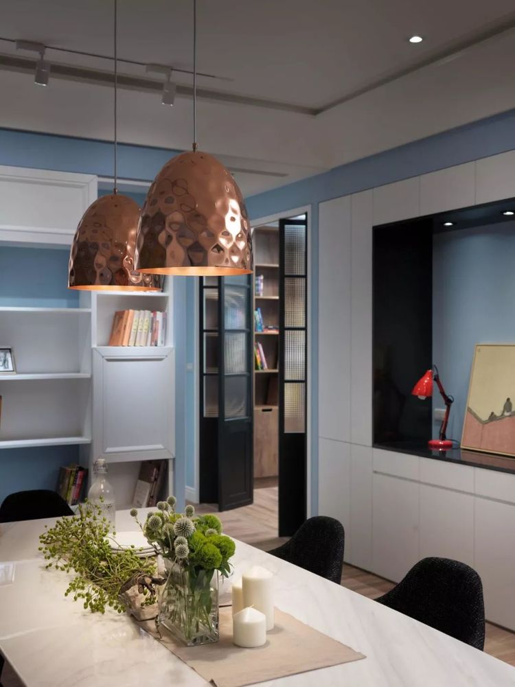 台湾的148平现代风三居室，电视背景墙用来做收纳