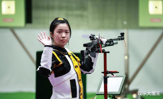 男团|奥运首金杨倩戴口罩撞脸马思纯,还是个饭圈女孩,曾追星白敬亭蔡徐坤