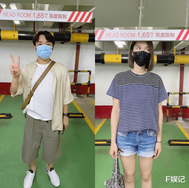 李亚男|李亚男晒与小女儿甜蜜母女合影 嘟嘴亲吻女儿肉嘟嘟的脸蛋