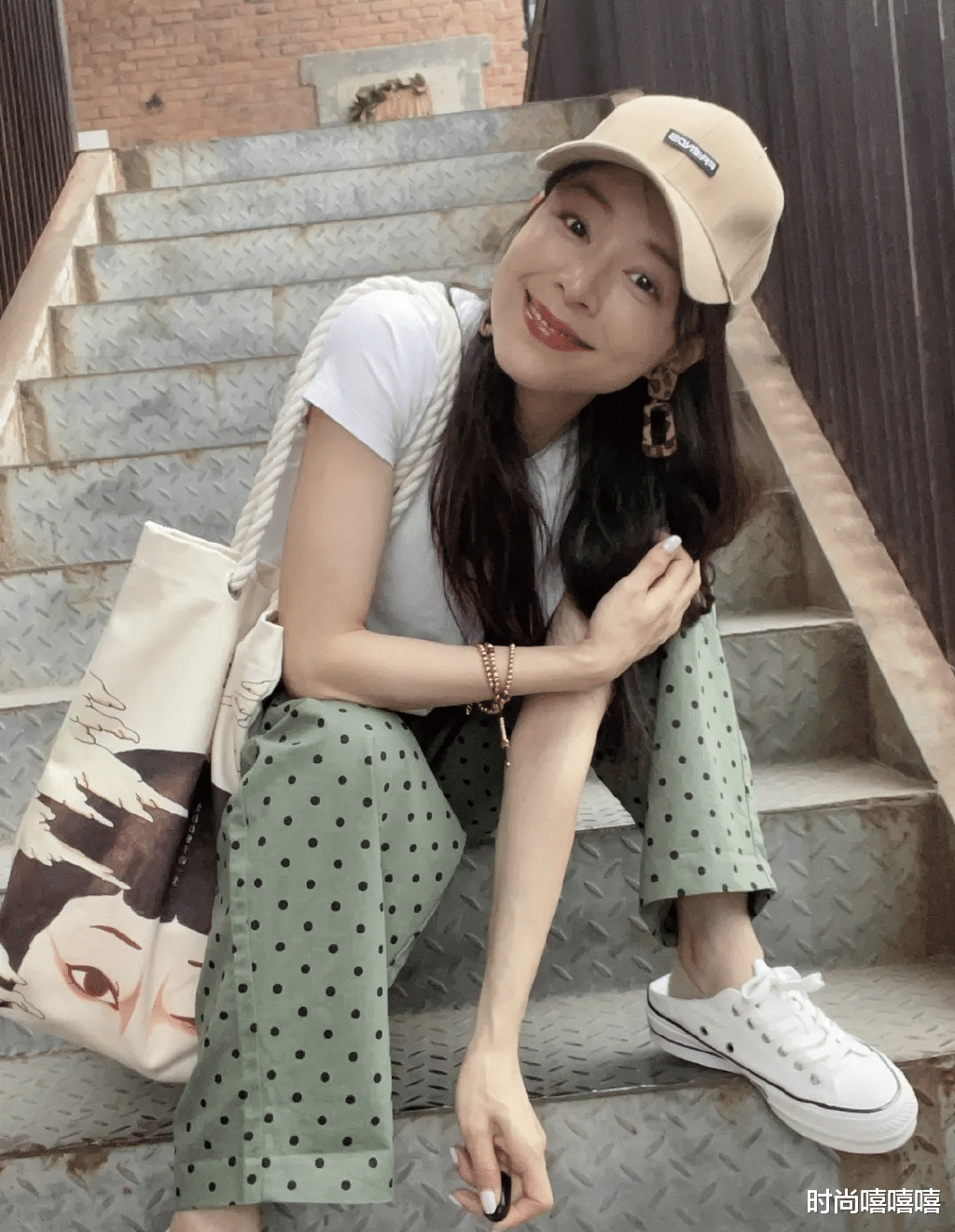 时尚嘻嘻嘻|张静初罕见晒私服自拍,都是休闲风清纯又减龄,夏天出游穿好舒适