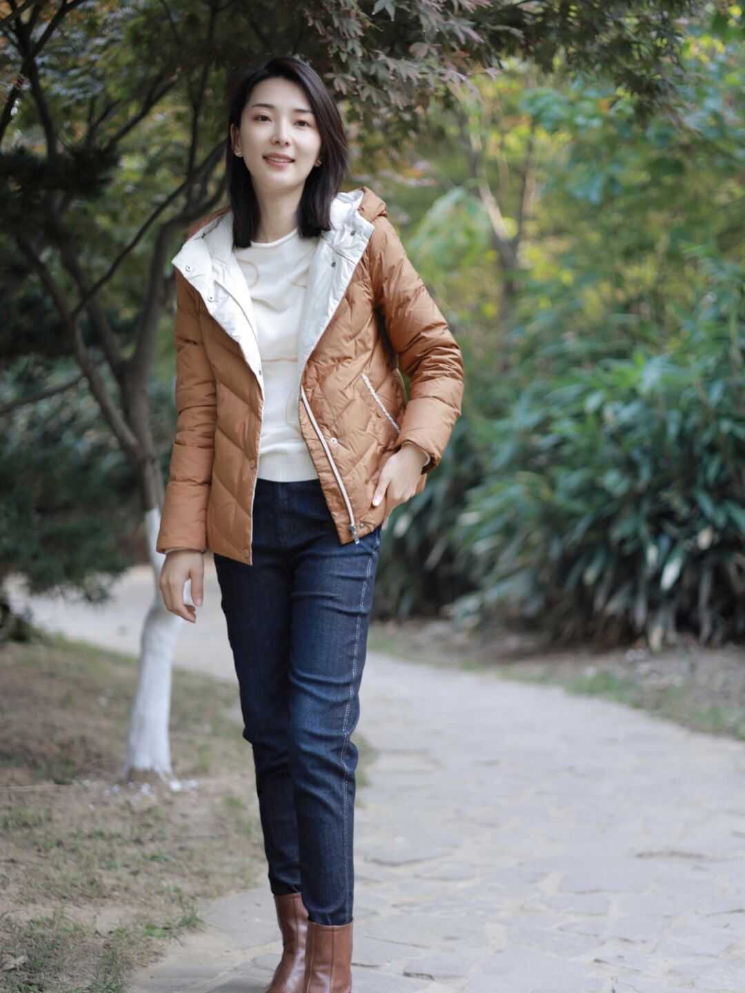 何有强 天穿衣一定要“保暖至上”，用牛仔裤搭这三件上衣，保暖又优雅