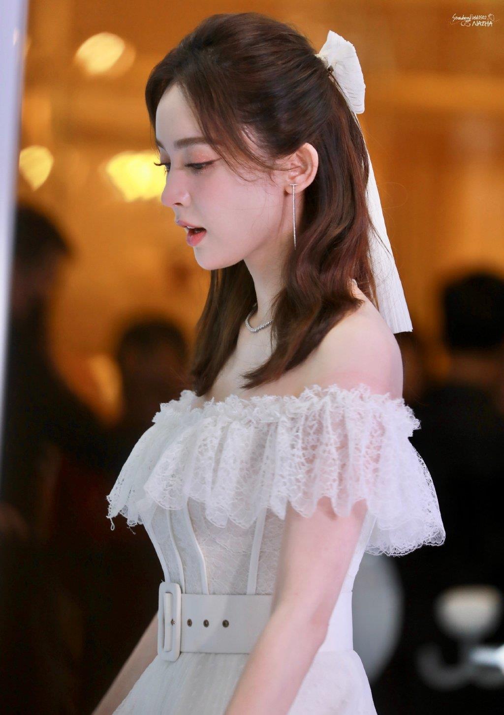 王一博|公认的3位穿搭典范，赵丽颖优雅，迪丽热巴大方，还有古力娜扎