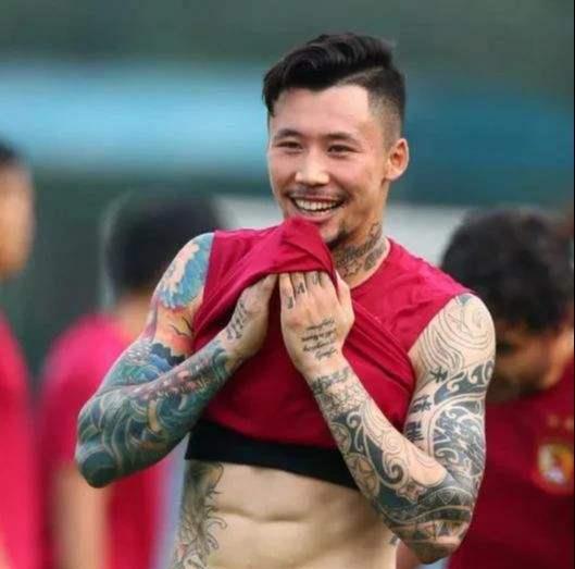 中国足协|进不了世界杯赖文身？足协再出禁纹令惹争议！你怎么看此事？