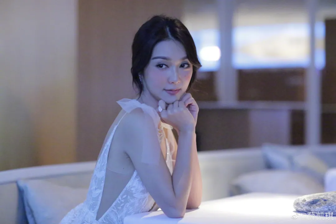 薛凯琪|“港圈最后的少女”消失10年高调复出，艳压内娱小花：不愧是我的童年女神！