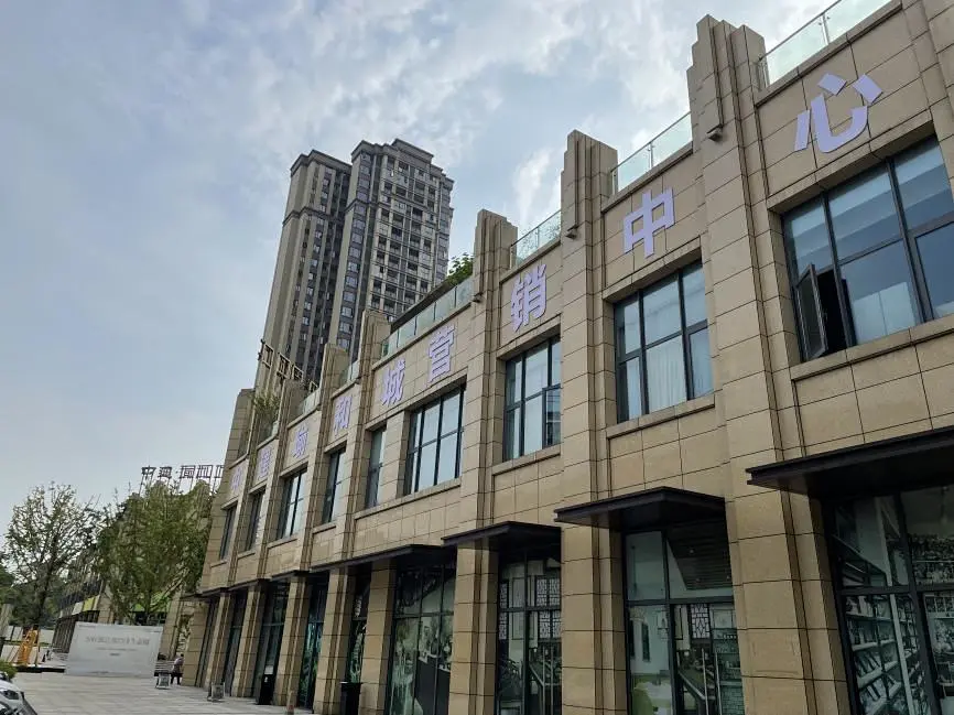 别墅|踩盘记｜实探李家沱神盘，一盘烂尾后再建，一盘卖了三年还在卖