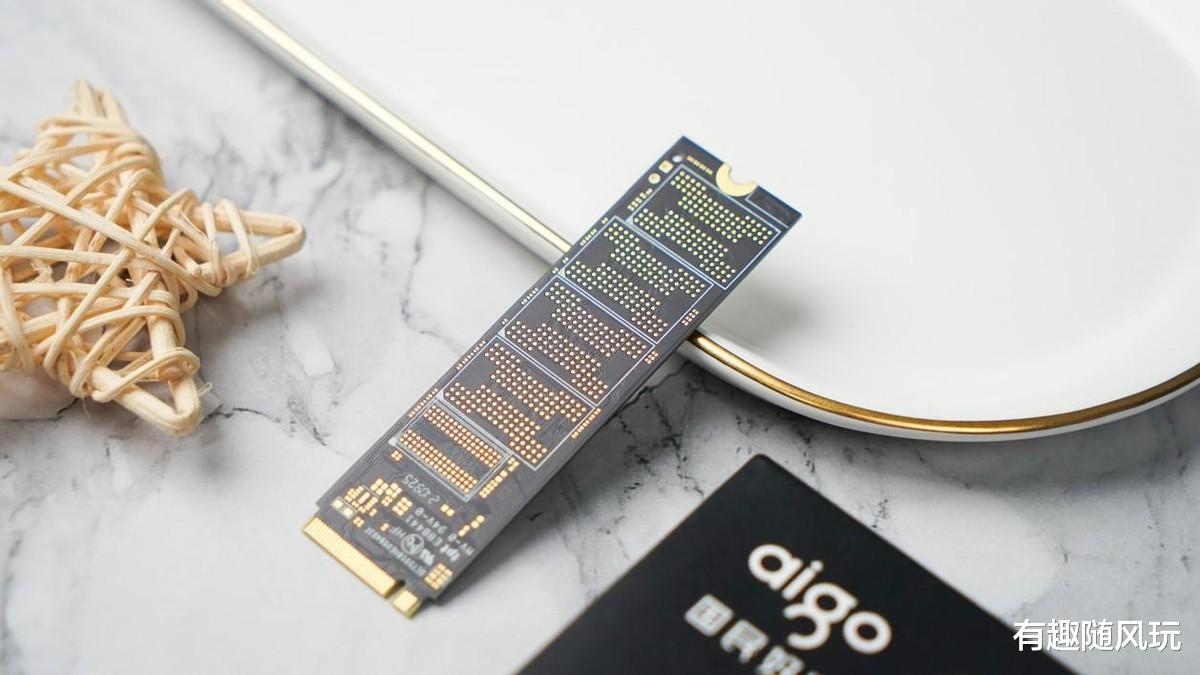 电池|高端固态硬盘强在哪儿？看看国产高端SSD表现如何