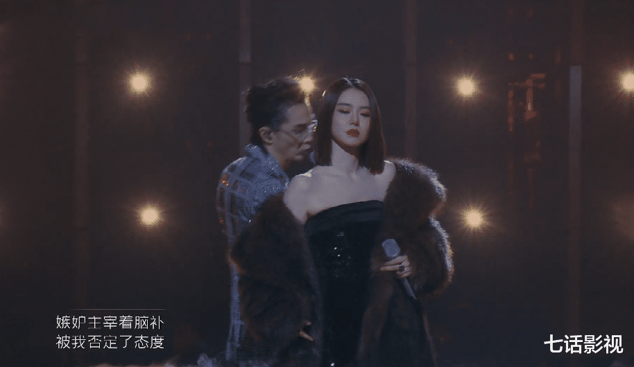 戚薇|谁能想到《披哥》最后一个出圈的舞台，会是戚薇李承铉现场互撩呢？