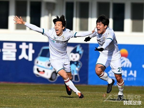 江原fc|胜利大逃亡！江原FC主场绝境逢生，明年K1联赛还有他们