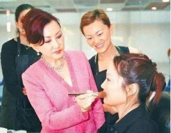 李连杰|“最像李连杰的女儿”李苔蜜：2岁成留守儿童，今32岁依旧未婚？