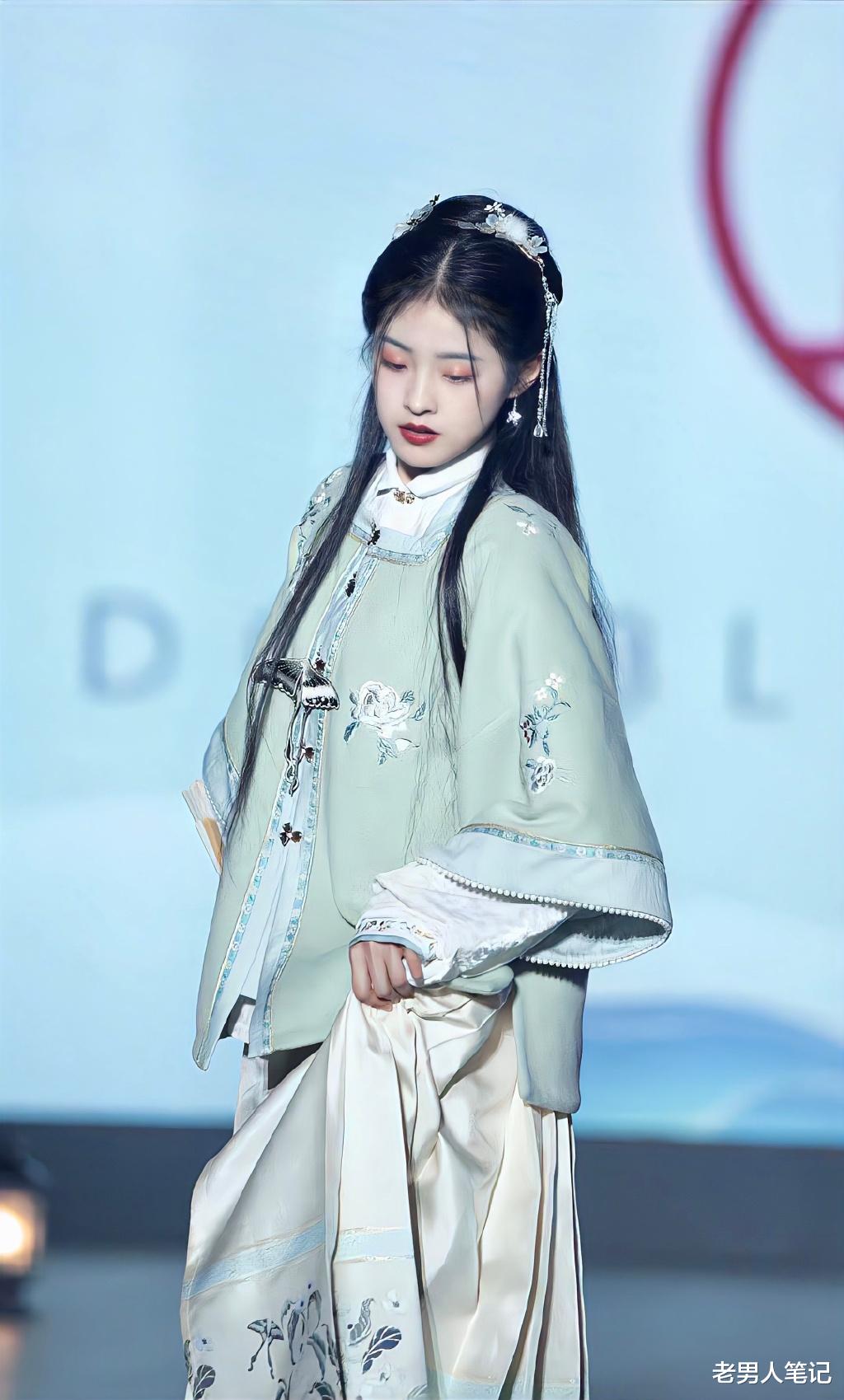 倪妮|蒋家有女初长成，16岁的蒋韵兮演绎汉服美人，韵味十足