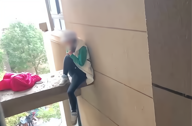 江苏一女子被包养3年遭抛弃,不想放手欲跳楼:我为他打掉4个孩子