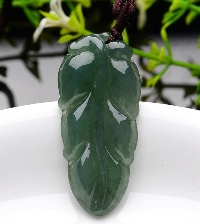 翡翠|“发灰”的翡翠还值不值得留？