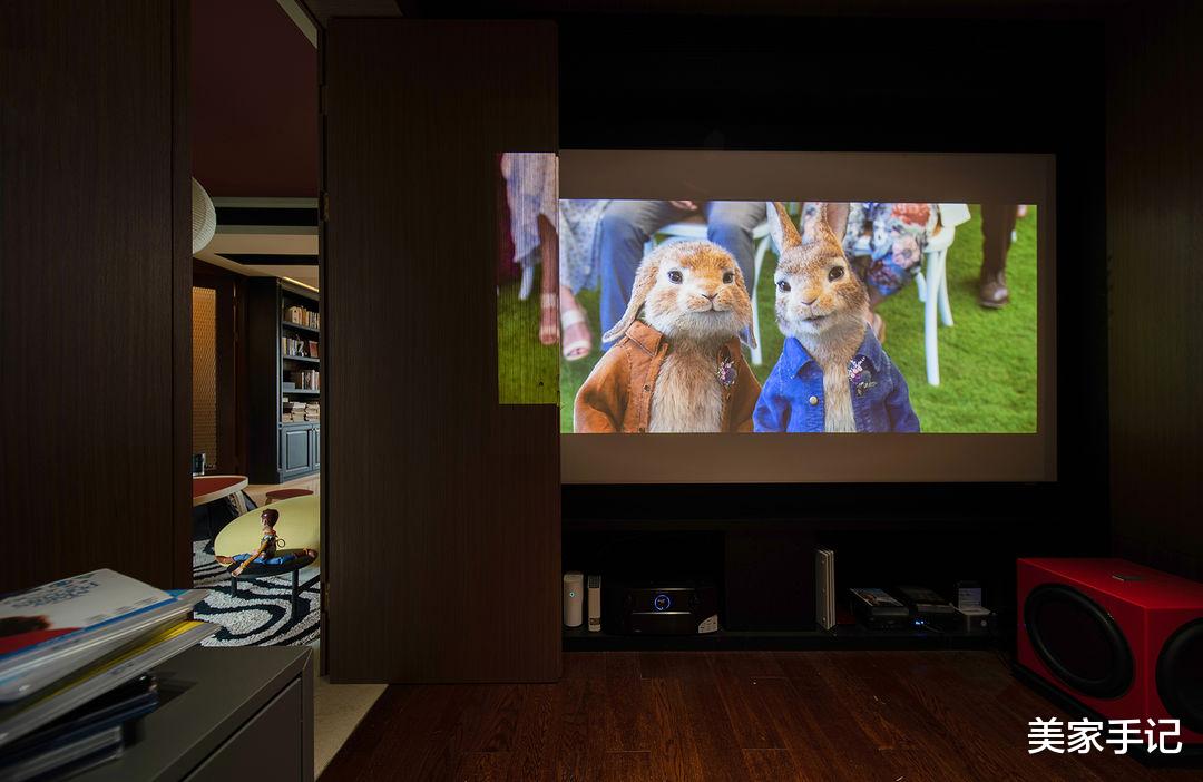 美家手记|坚持摒弃客厅，不买沙发茶几！这对夫妻的家，成了装修界的教科书