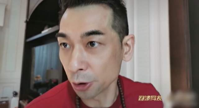 赵文卓|49岁赵文卓再现经典场面，身后豪宅内景太抢镜，网传身价早已上亿
