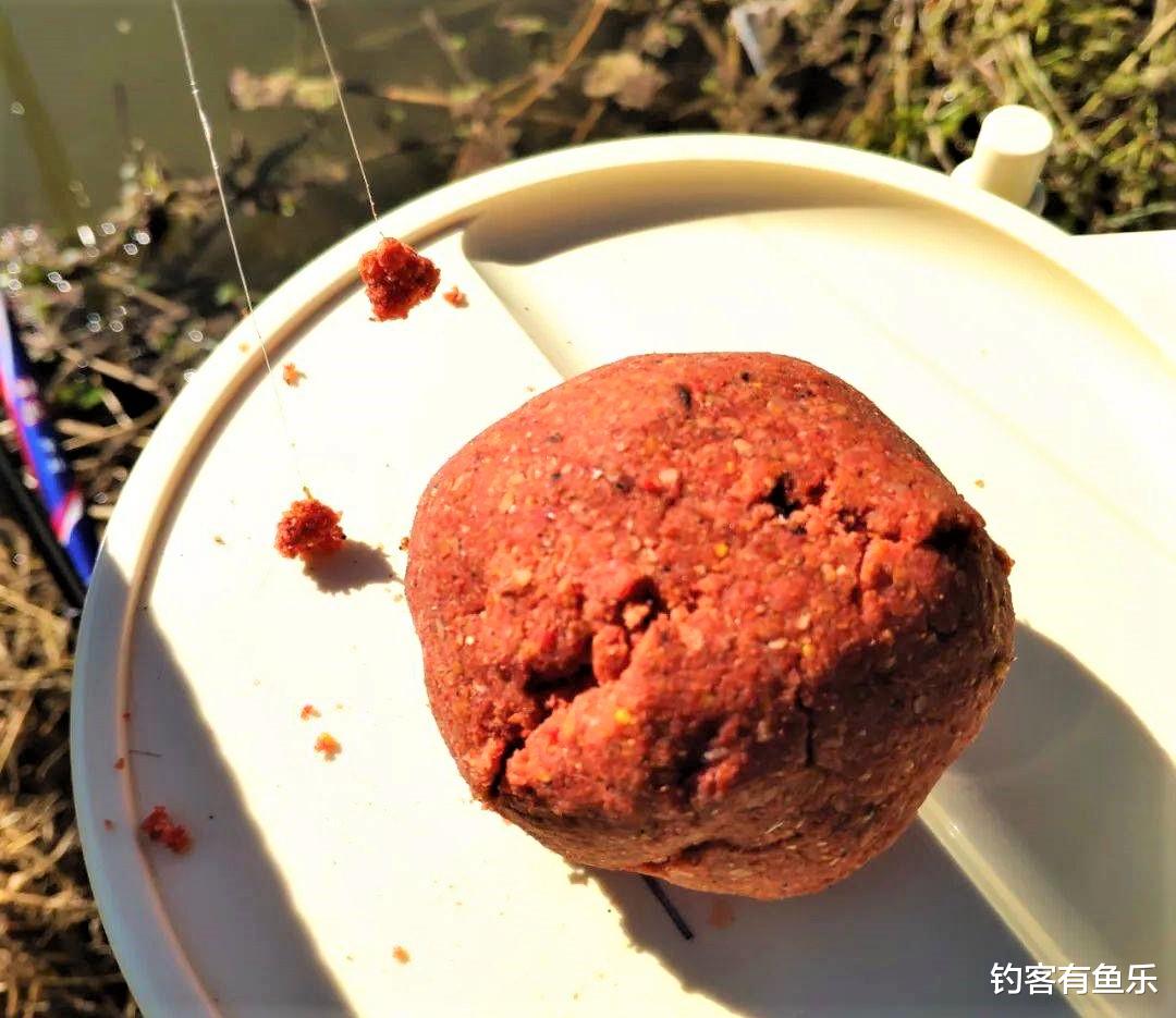 饵料|天热钓鱼，小杂鱼闹窝太烦人，做好3点，大鱼到，小鱼跑