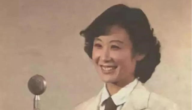 苏小明|因《军港之夜》成名，丈夫是法国人，女儿却不像混血像妈妈