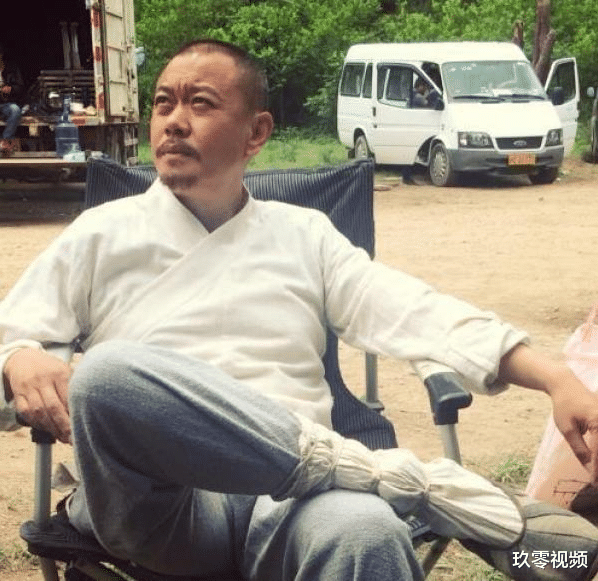 冯嘉怡|他身价惊人却常年跑龙套,拍戏就是为了过瘾,片酬连油钱都不够