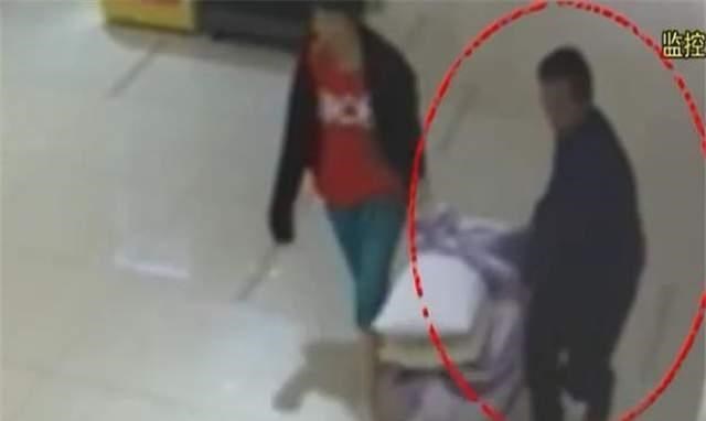 贯丹萱 小伙与女子相恋后失踪 空房间诡异非常 女子跨海大桥上“丢垃圾”