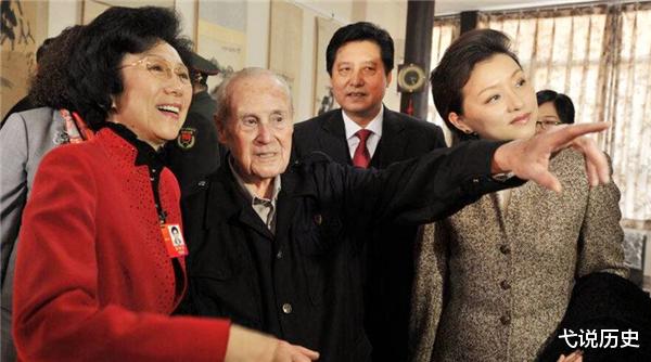 美國兵娶中國女演員，16年後終入中國籍，激動道：做中國人真自豪-圖6