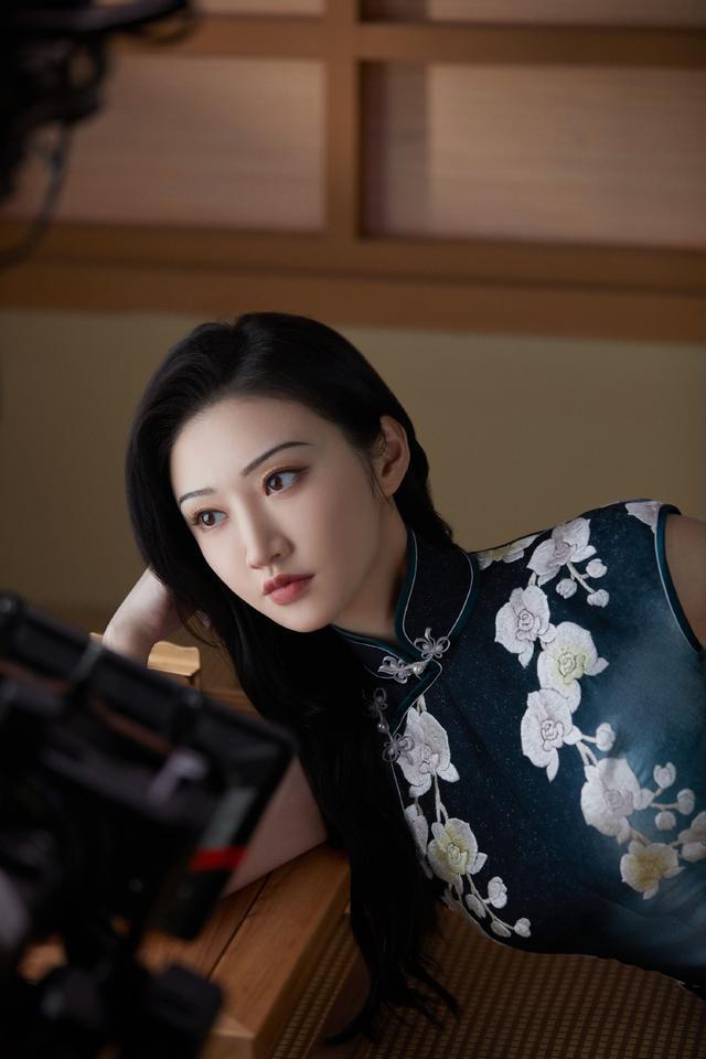 景甜|《司藤》大火之后，景甜再穿旗袍秀曲线，“人间富贵花”名副其实
