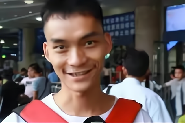 蔷薇妈妈育儿记|广西“考神”复读11年，参加了12次高考，今年考得如何了