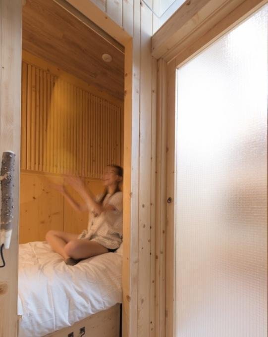 24㎡你觉得小?在香港是两居室还能住3口人,厕所还带浴缸,厉害不!