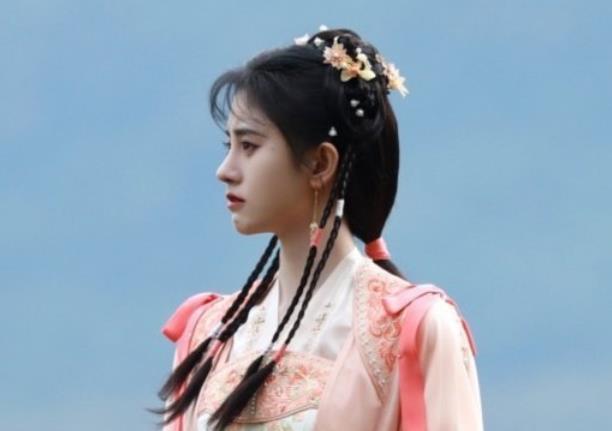 花匠小美 《慕南枝》的服化道不走“敷衍风”，鞠婧祎的造型说是真惊艳