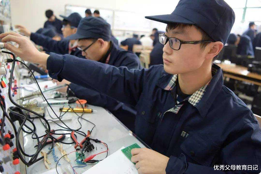 盲人|学士学位重大变化，职业本科证书“增重”，职校生表示很开心
