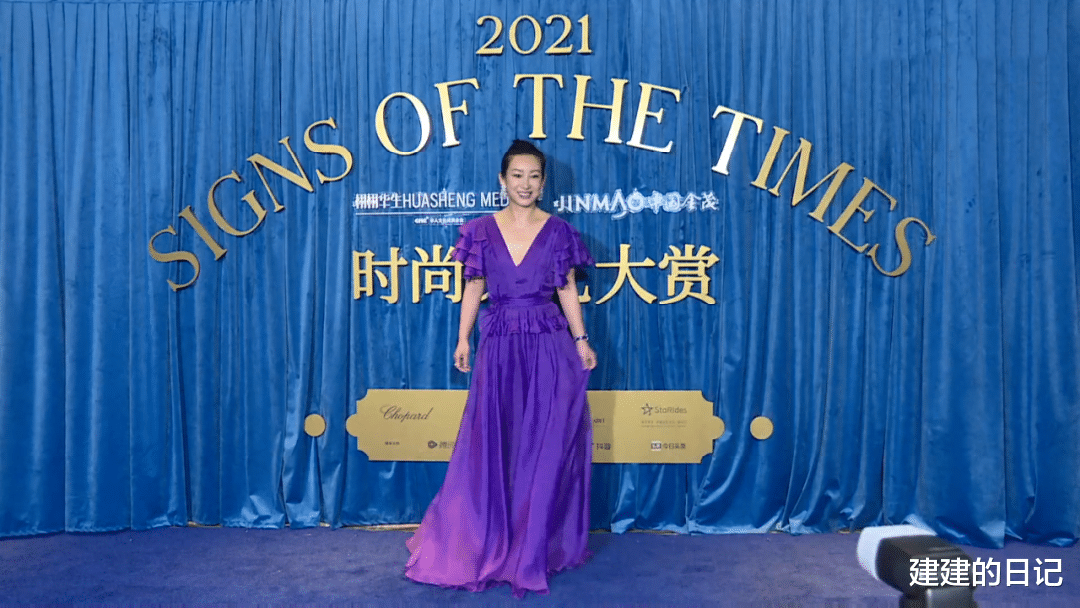 姚晨|再看2021年红毯翻车的15位女星，有人胸口套着“百叶窗”就出来了