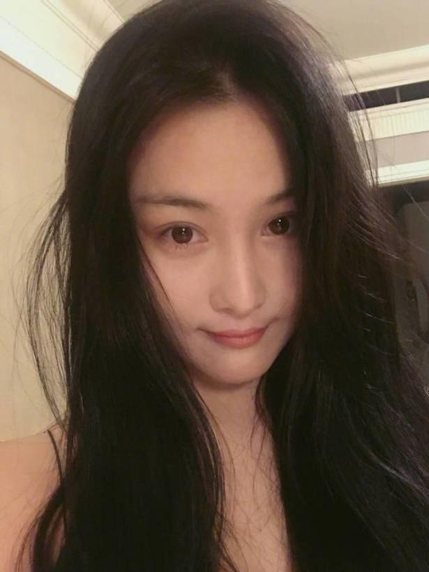 张馨予|看到演员张馨予日常护肤,才知道她素颜漂亮是有原因的,值得学习
